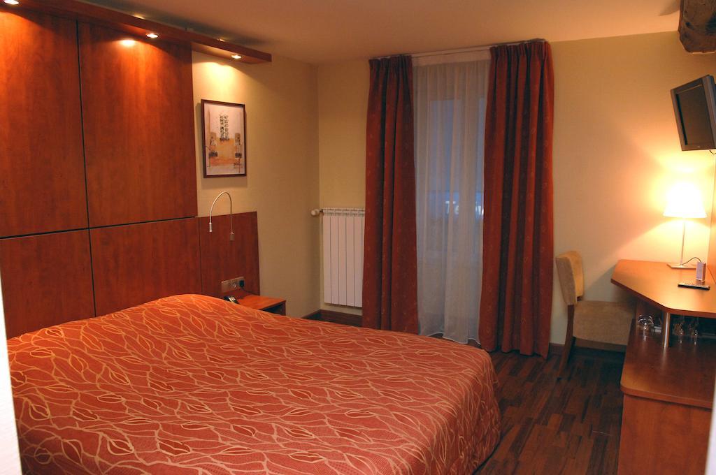 Les Berceaux Hotel Epernay Room photo